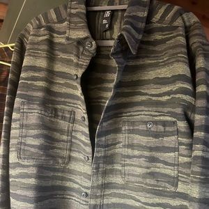 Mountain Hardwear Men’s button down.  Natural design.  Durable utility